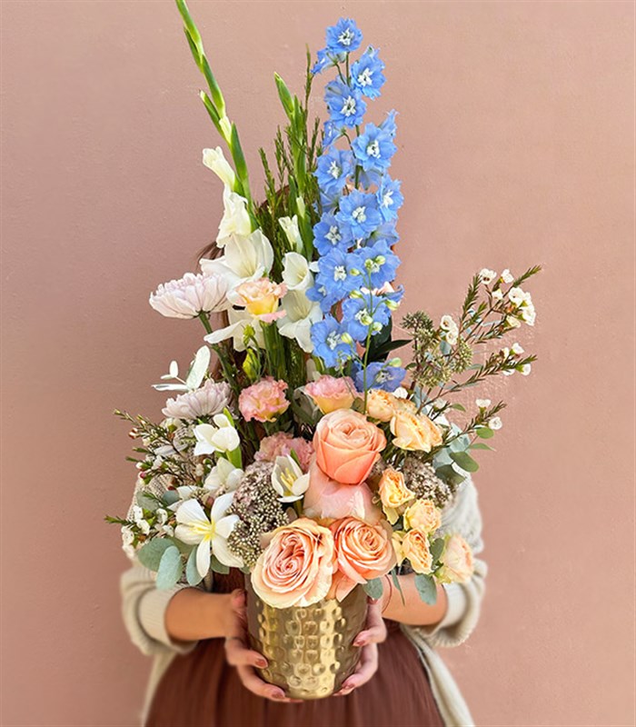 Agatha Chrome Vazoda Delfinyum Somon Gül Mavi Çiçekler