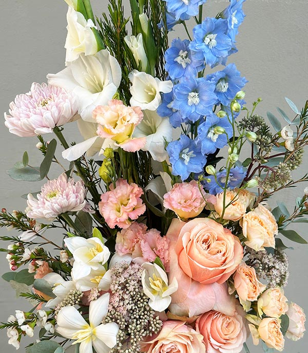 Agatha Chrome Vazoda Somon Mavi Çiçekler