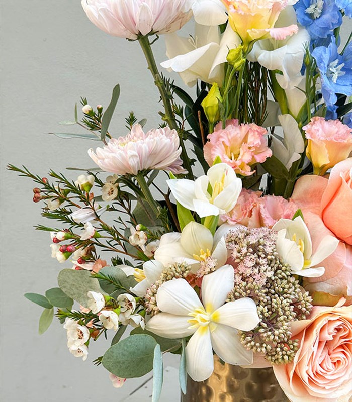 Agatha Chrome Vazoda Delfinyum Somon Gül Mavi Çiçekler