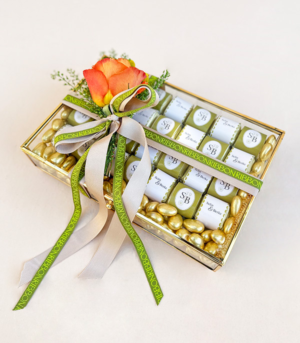 Royal Deluxe Personalized Green Gold Glass Chocolate Box