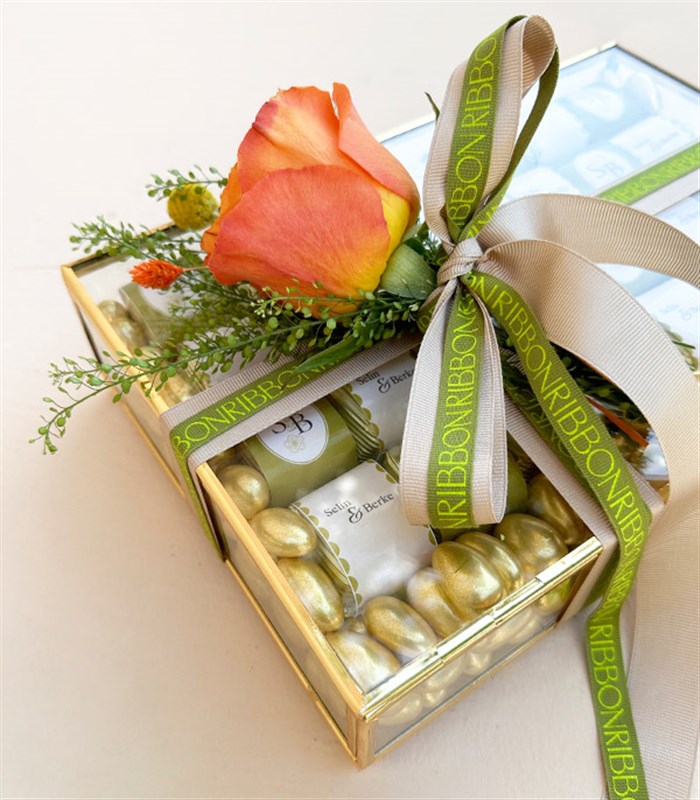 Turuncu Gold Royal Deluxe İsme Özel 56Lı Cam Çikolata Kutusu