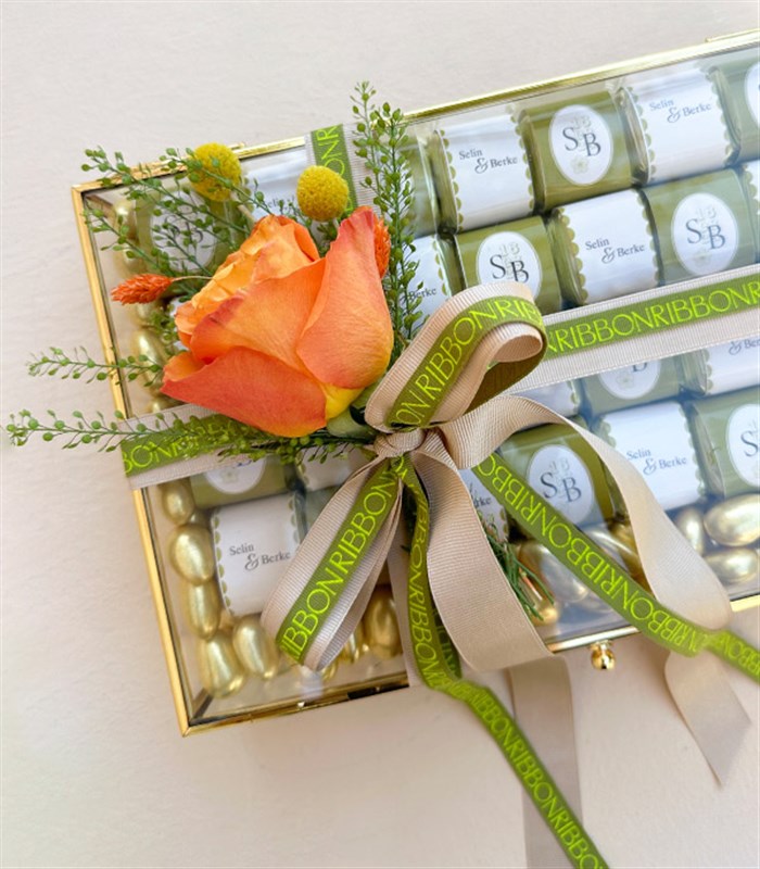 Turuncu Gold Royal Deluxe İsme Özel 56Lı Cam Çikolata Kutusu