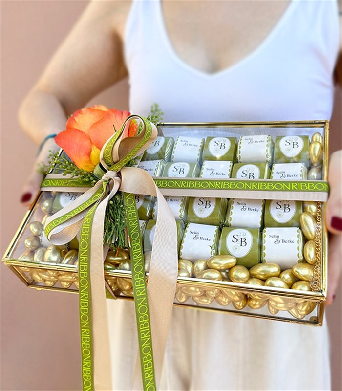 Turuncu Gold Royal Deluxe İsme Özel 56Lı Cam Çikolata Kutusu