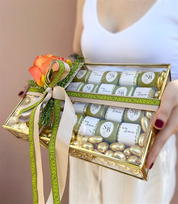 Turuncu Gold Royal Deluxe İsme Özel 56Lı Cam Çikolata Kutusu