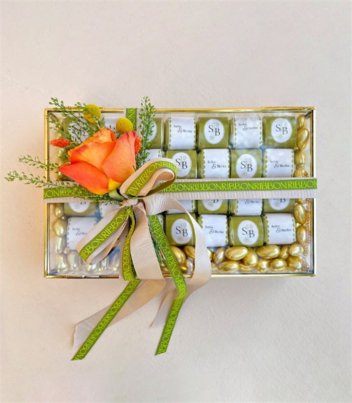 Turuncu Gold Royal Deluxe İsme Özel 56Lı Cam Çikolata Kutusu