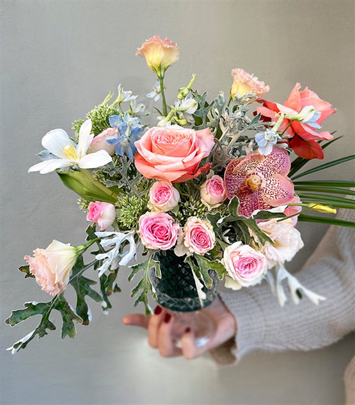 Lia Mini Kristal Vazoda Somon Pembe Çiçekler