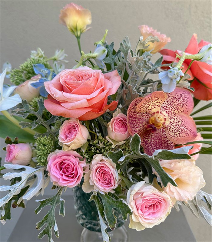 Lia Mini Kristal Vazoda Somon Pembe Çiçekler