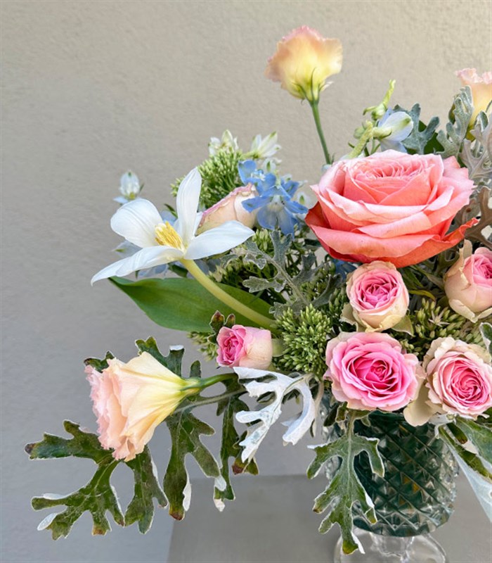 Lia Mini Kristal Vazoda Somon Pembe Çiçekler