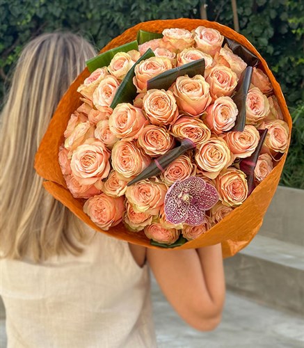 Grand Deluxe 50 Salmon Roses Bouquet