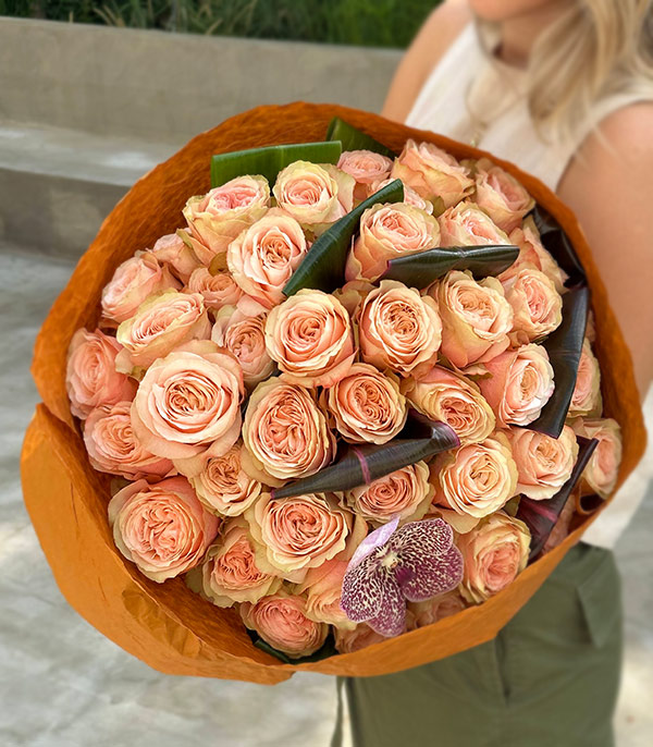 Grand Deluxe 50 Salmon Roses Bouquet