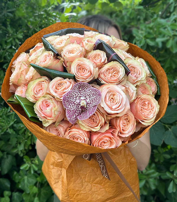Grand Deluxe 50 Salmon Roses Bouquet