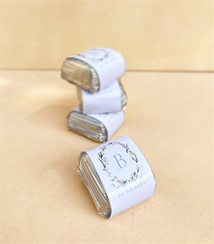 Çiçek Rüyası Grand Deluxe İsme Özel 32Li Çikolata Tepsisi