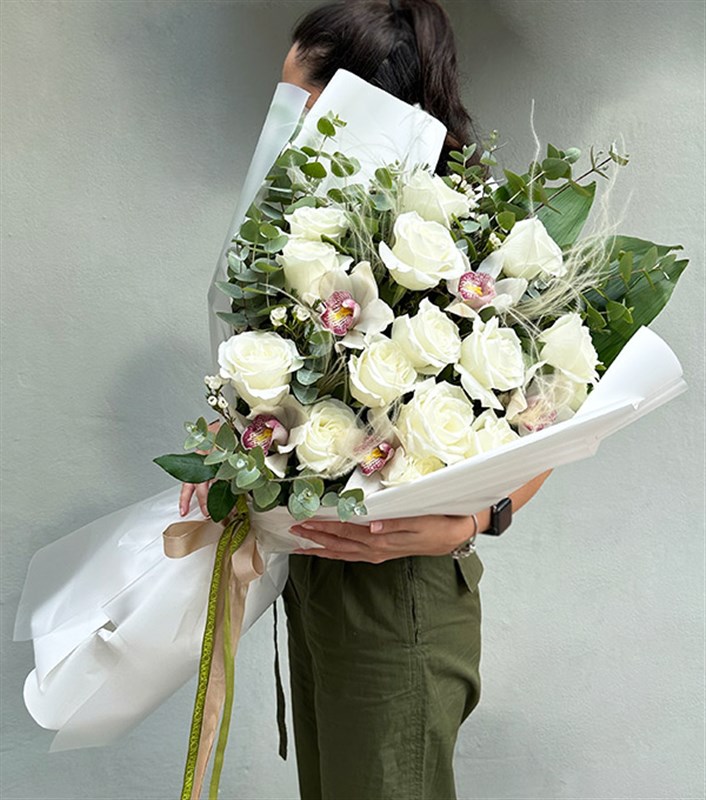 Deluxe Saf Aşk Beyaz Güller Buketi