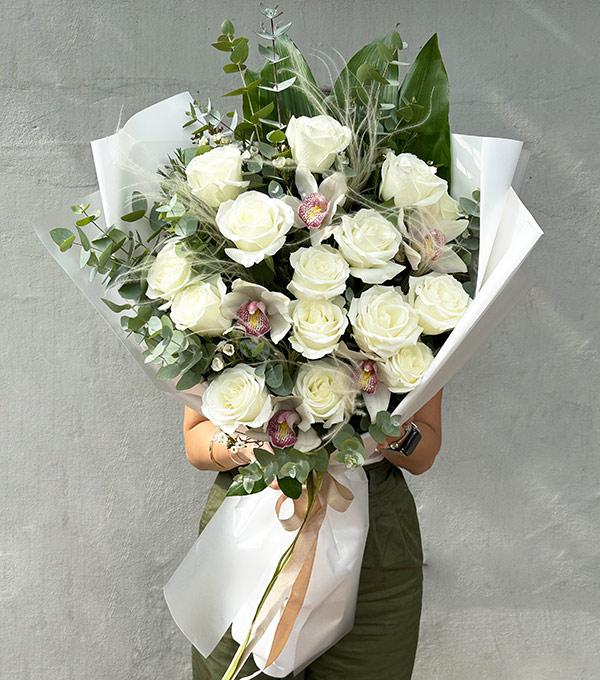 Deluxe Pure Love White Roses Bouquet