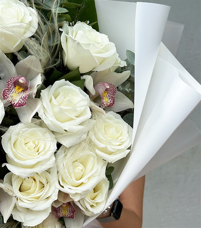 Deluxe Saf Aşk Beyaz Güller Buketi