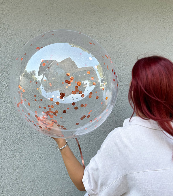 Transparent Flying Balloon Bronze Confetti 40 cm