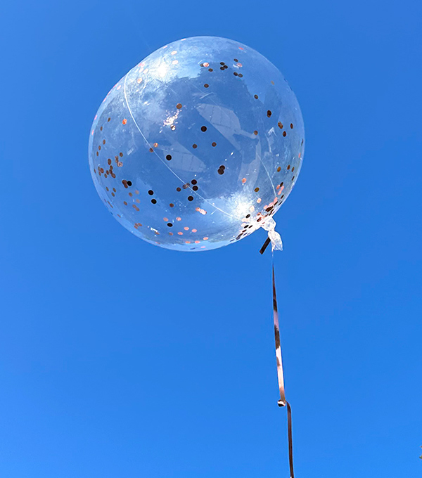 Transparent Flying Balloon Bronze Confetti 40 cm