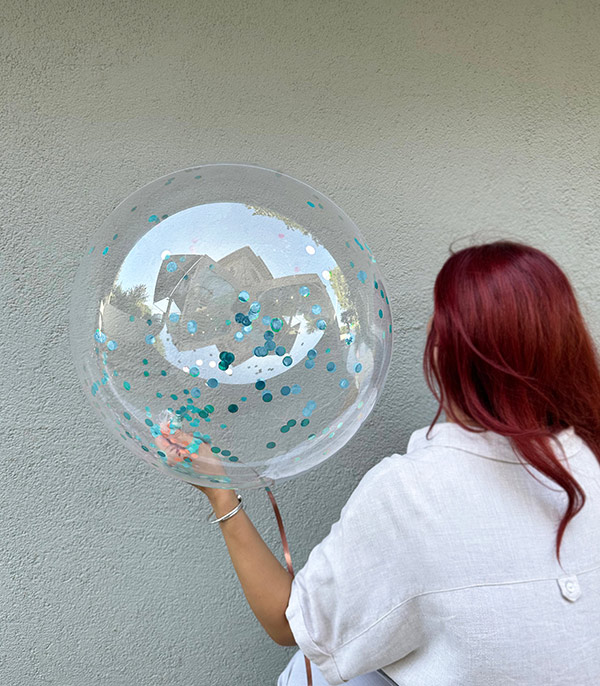 Transparent Flying Balloon Blue Confetti 40 cm