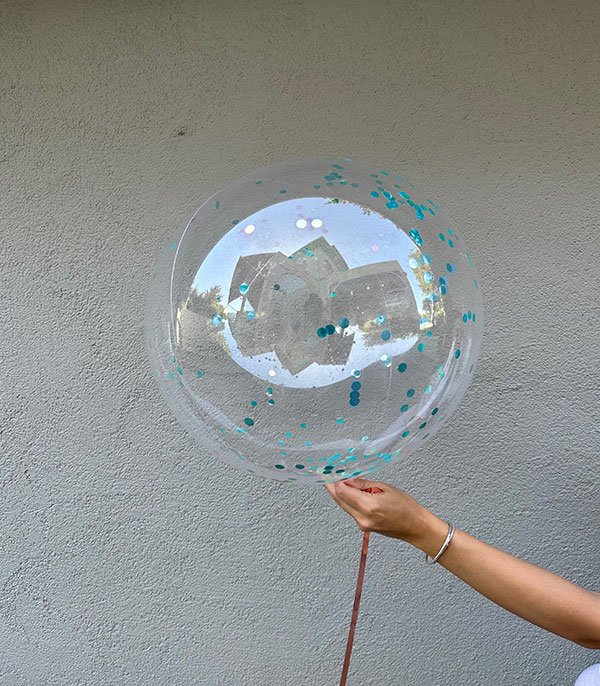 Transparent Flying Balloon Blue Confetti 40 cm