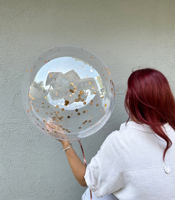 Transparent Flying Balloon Gold Confetti 40 cm