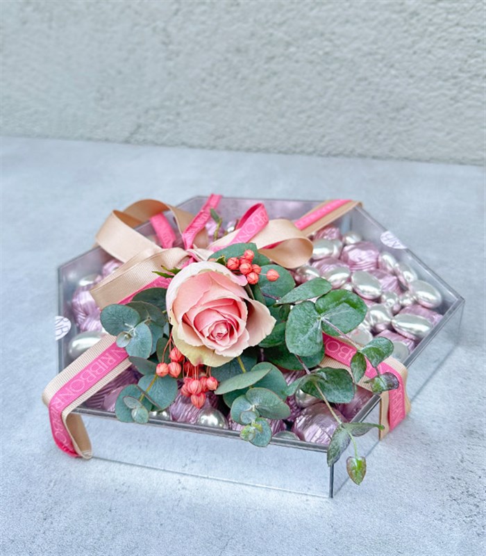 Pembe Grand Deluxe 40Lı Yıldız Altıgen Ayna Çikolata Tepsisi