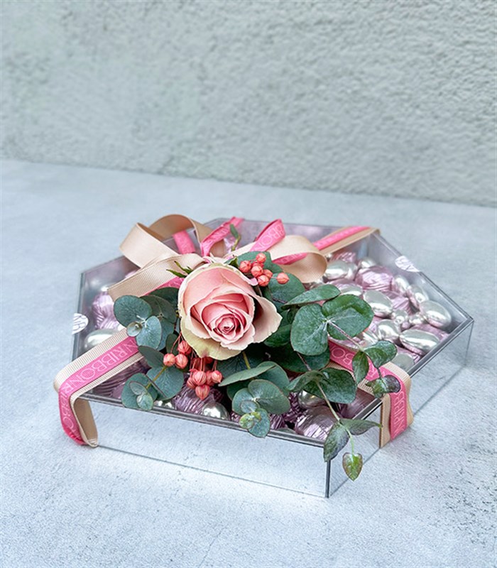 Pembe Grand Deluxe 40Lı Yıldız Altıgen Ayna Çikolata Tepsisi