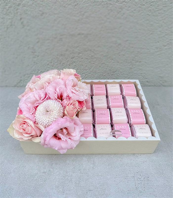 Pink Baby İsme Özel 32Li Yenidoğan Bebek Tebrik Çikolatası Grand Deluxe