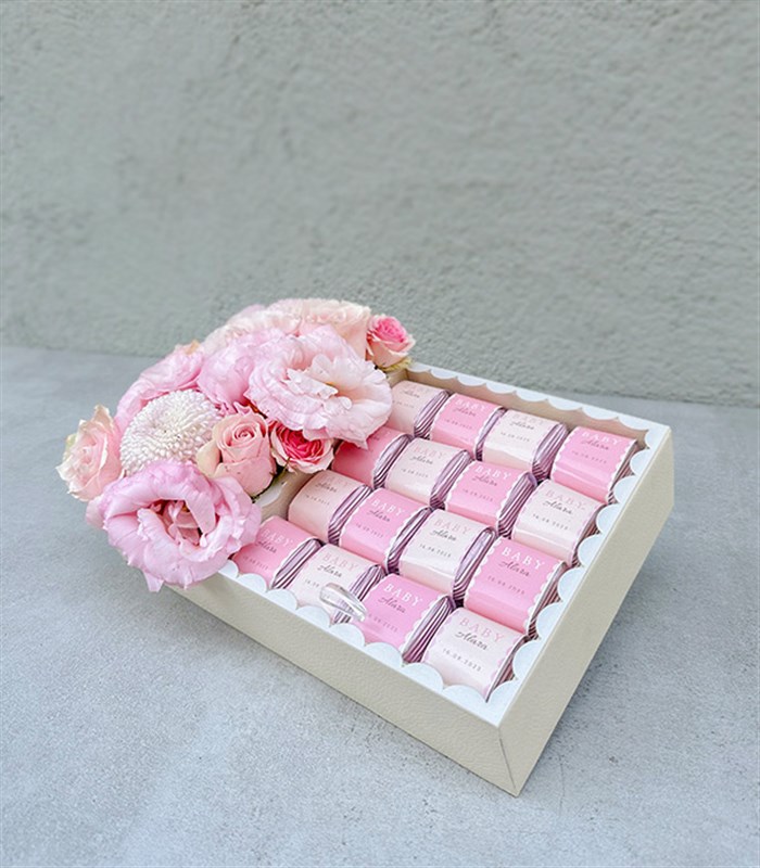Pink Baby İsme Özel 32Li Yenidoğan Bebek Tebrik Çikolatası Grand Deluxe