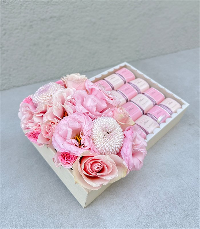 Pink Baby İsme Özel 32Li Yenidoğan Bebek Tebrik Çikolatası Grand Deluxe