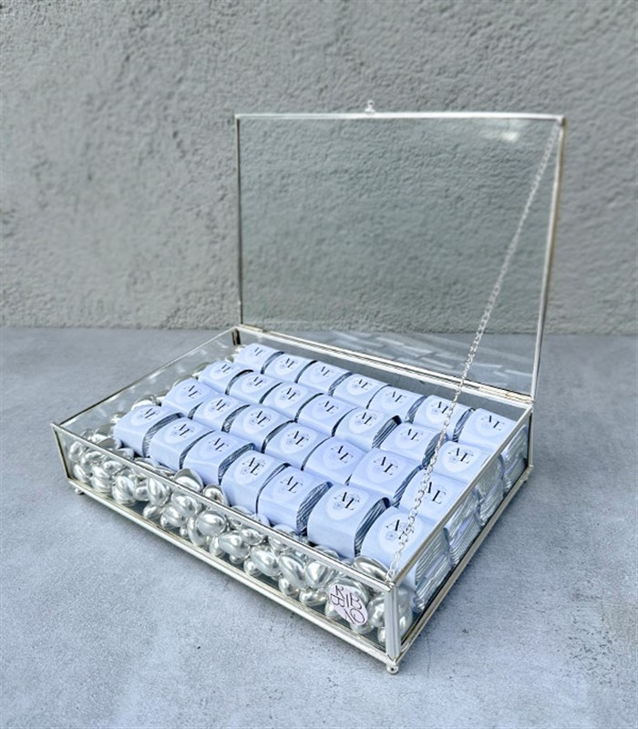 Beyaz Silver Royal Deluxe İsme Özel 56Lı Cam Çikolata Kutusu