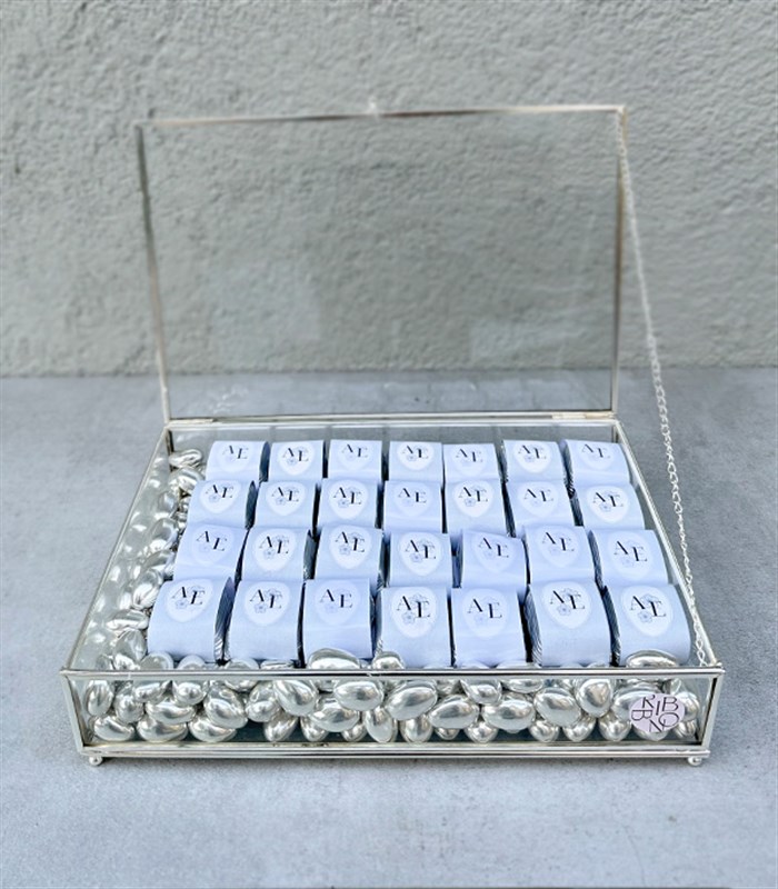 Beyaz Silver Royal Deluxe İsme Özel 56Lı Cam Çikolata Kutusu