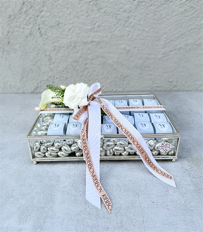 Beyaz Silver Royal Deluxe İsme Özel 56Lı Cam Çikolata Kutusu