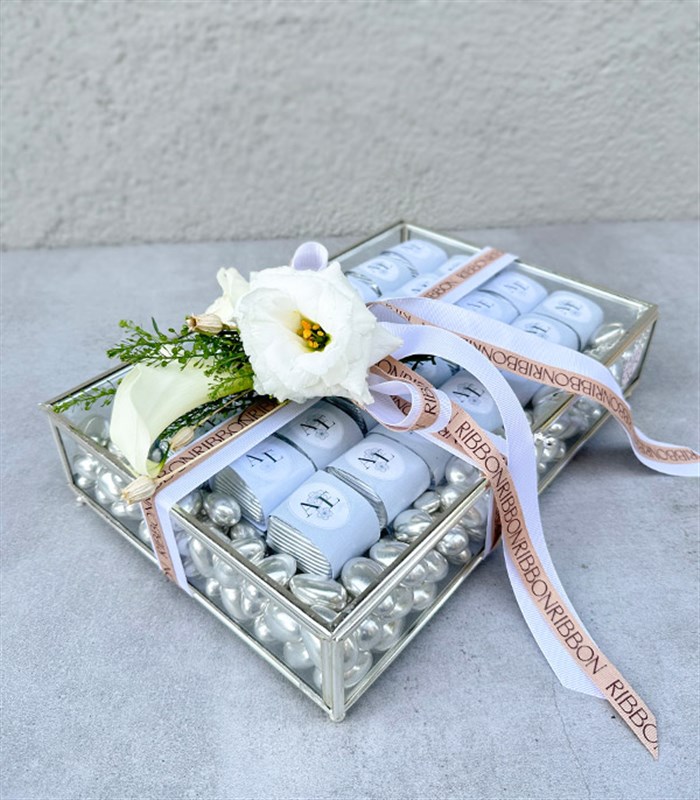 Beyaz Silver Royal Deluxe İsme Özel 56Lı Cam Çikolata Kutusu