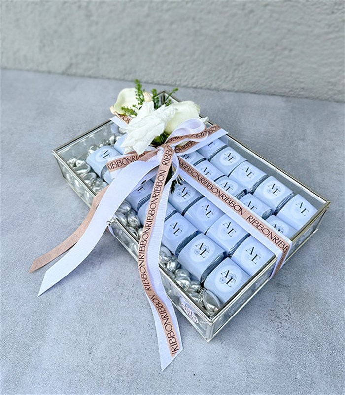 Beyaz Silver Royal Deluxe İsme Özel 56Lı Cam Çikolata Kutusu