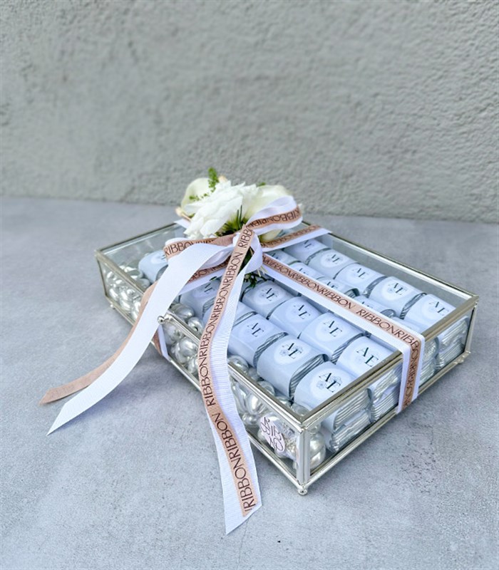 Beyaz Silver Royal Deluxe İsme Özel 56Lı Cam Çikolata Kutusu