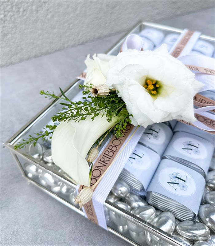 Beyaz Silver Royal Deluxe İsme Özel 56Lı Cam Çikolata Kutusu