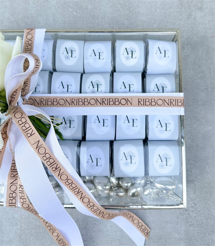 Beyaz Silver Royal Deluxe İsme Özel 56Lı Cam Çikolata Kutusu