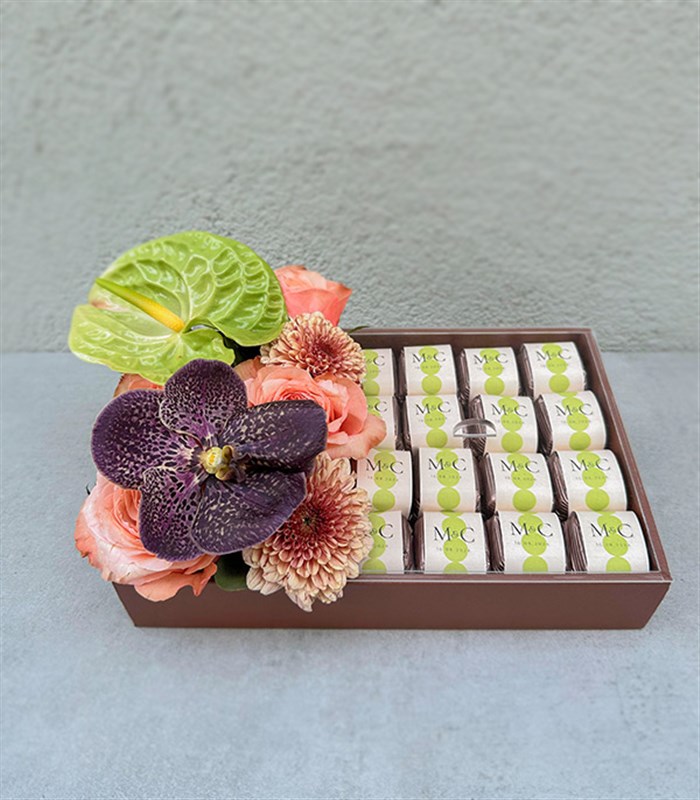 Somon Grand Deluxe İsme Özel 32Li Çikolata Tepsisi