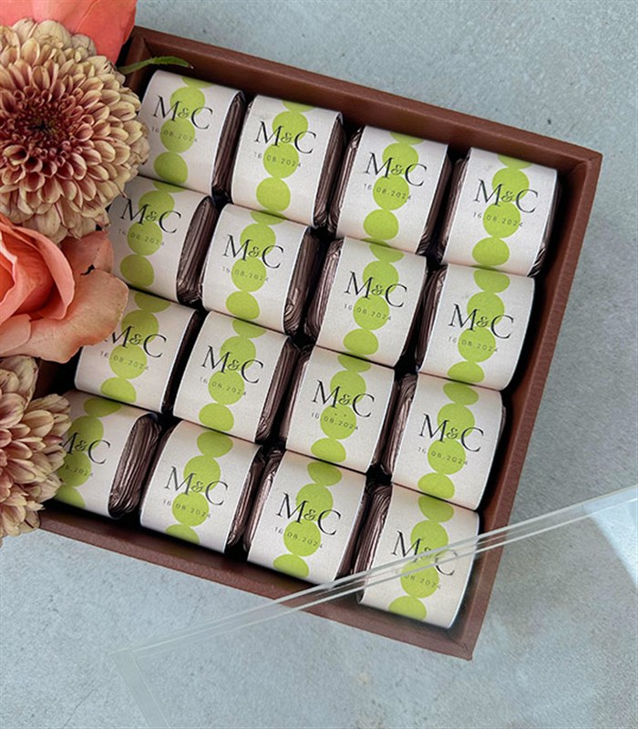 Somon Grand Deluxe İsme Özel 32Li Çikolata Tepsisi