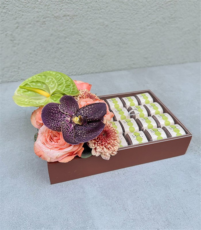 Somon Grand Deluxe İsme Özel 32Li Çikolata Tepsisi