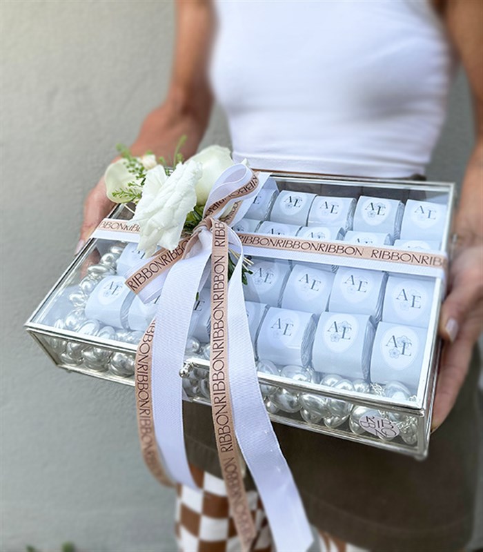 Beyaz Silver Royal Deluxe İsme Özel 56Lı Cam Çikolata Kutusu