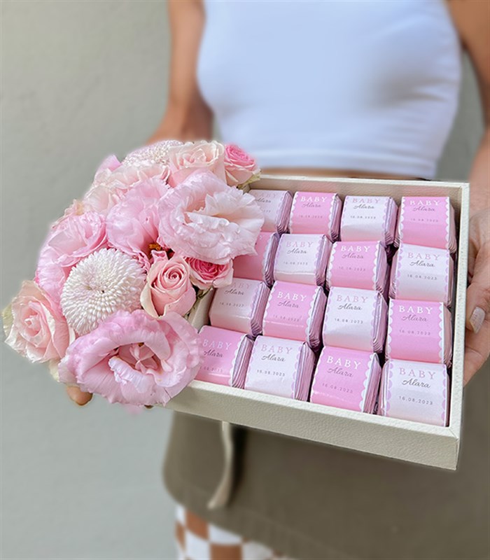 Pink Baby İsme Özel 32Li Yenidoğan Bebek Tebrik Çikolatası Grand Deluxe