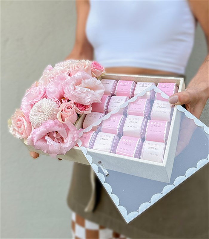 Pink Baby İsme Özel 32Li Yenidoğan Bebek Tebrik Çikolatası Grand Deluxe