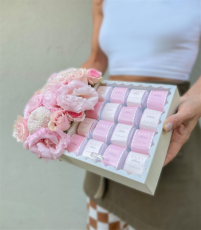 Pink Baby İsme Özel 32Li Yenidoğan Bebek Tebrik Çikolatası Grand Deluxe