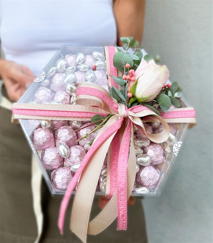 Pembe Grand Deluxe 40Lı Yıldız Altıgen Ayna Çikolata Tepsisi