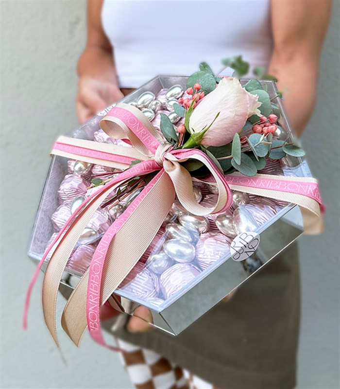 Pembe Grand Deluxe 40Lı Yıldız Altıgen Ayna Çikolata Tepsisi