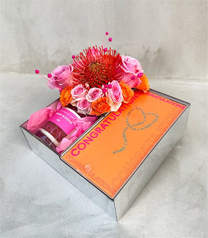 Tebrikler Turuncu Pembe Mum Çikolata Çiçek Hediye Kutusu