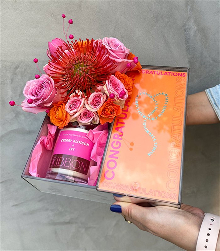 Tebrikler Turuncu Pembe Mum Çikolata Çiçek Hediye Kutusu