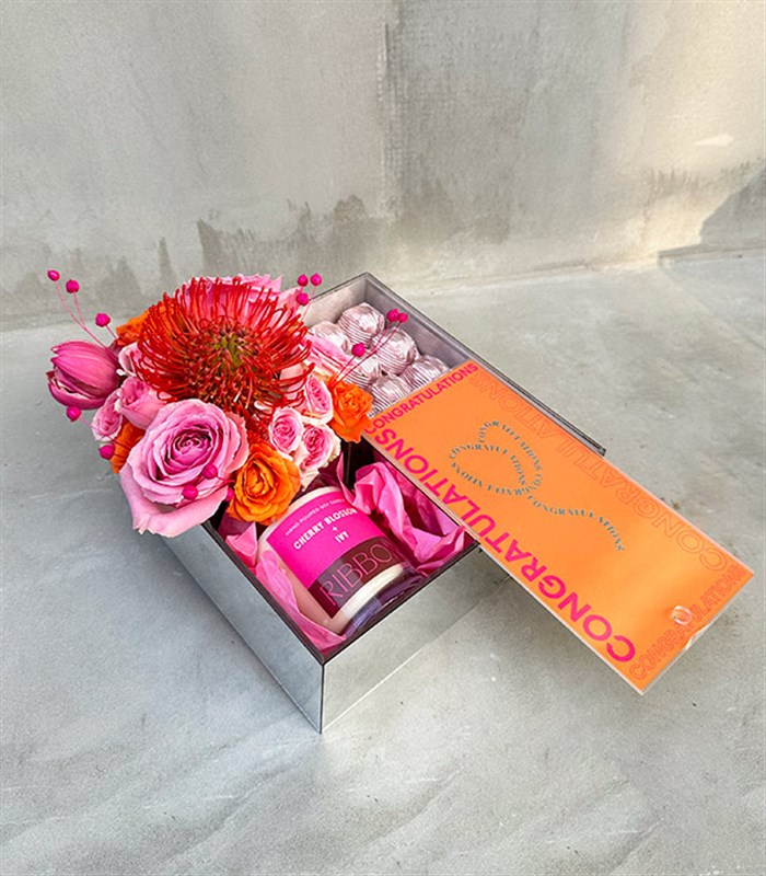 Tebrikler Turuncu Pembe Mum Çikolata Çiçek Hediye Kutusu
