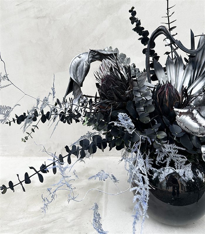 Black Swan Cam Vazoda Siyah Kuru Çiçek Aranjmanı